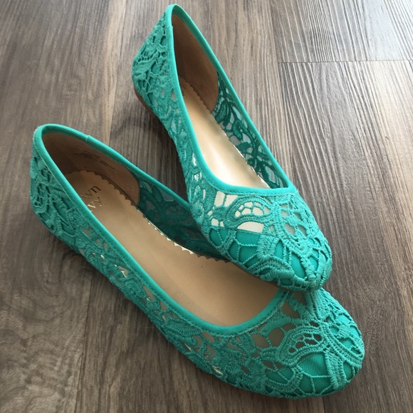 *SOLD* Crown & Ivy Flats - Picture 2 of 8